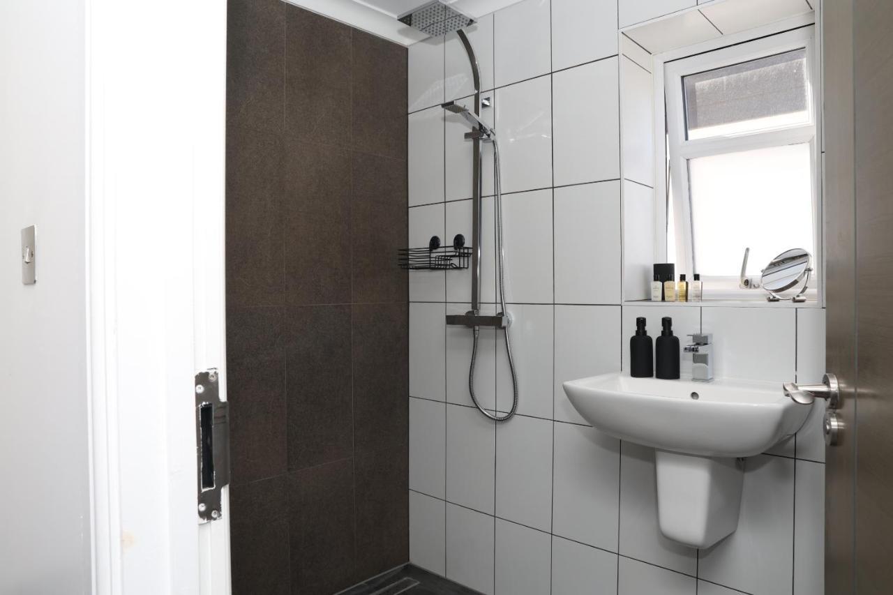 Watford Luxury 1 Bed Flat - Free Parkingアパートメント エクステリア 写真